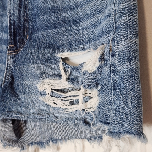 American Eagle Tomgirl distressed denim shorts 8 - Picture 10 of 16